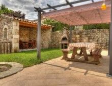 Gîte La Terrasse - Salon et abri de jardin